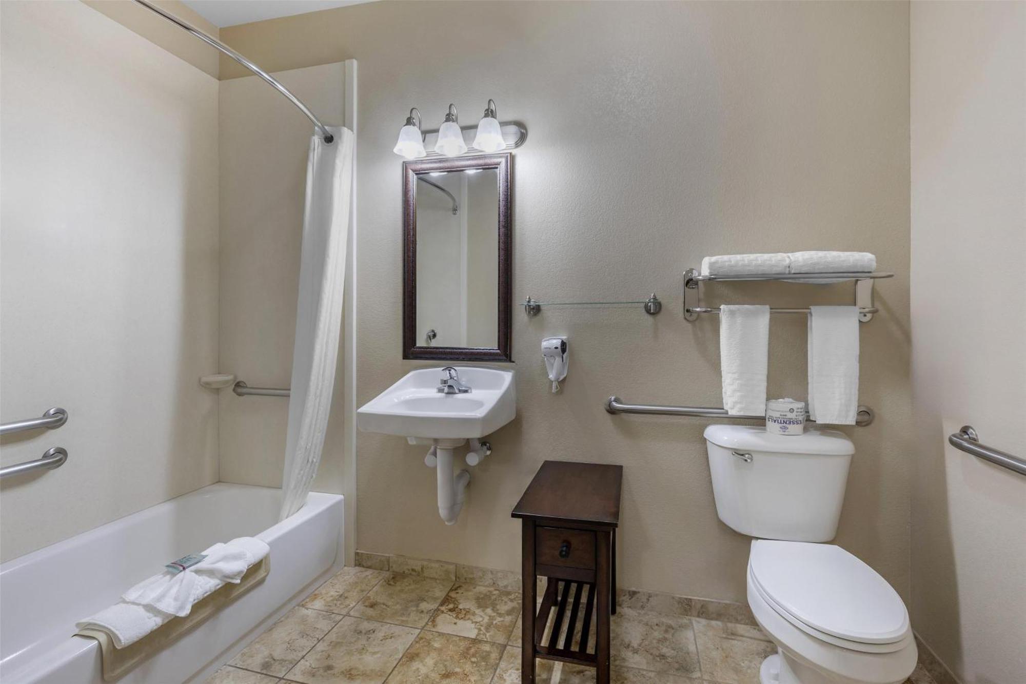 One-Bedroom King Suite with Bath Tub, Sofa Bed and Kitchenette - Disability/Non-Smoking