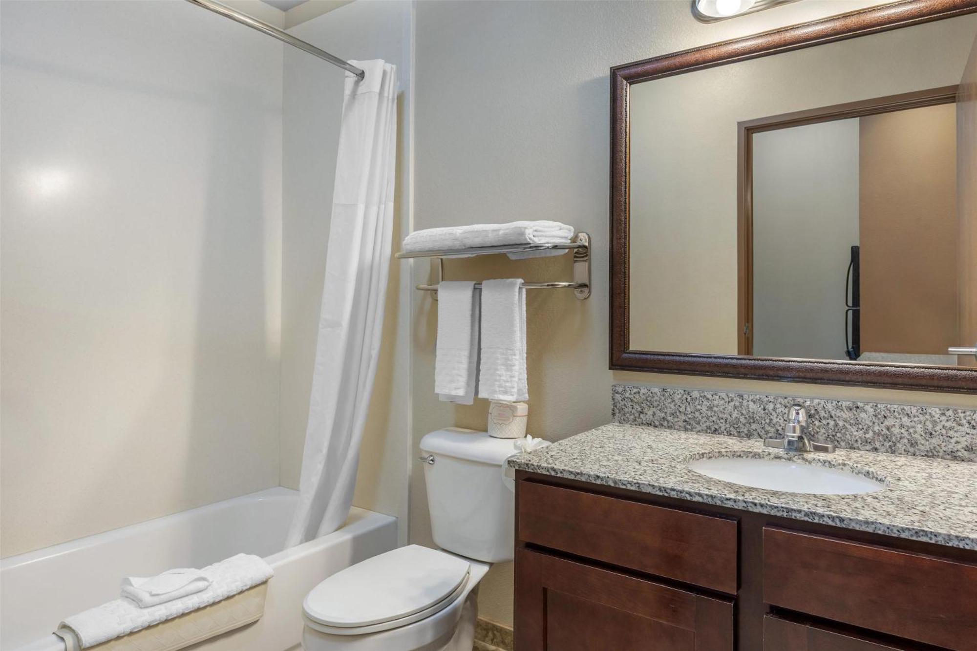 King Room with Kitchenette - Non-Smoking